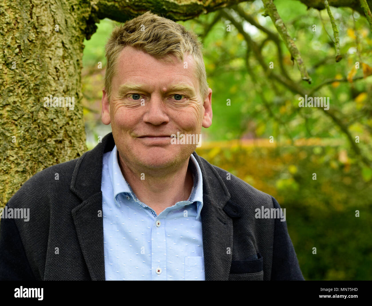Portrait von Tom Heap (6. Januar 1966), BBC TV & Radio Reporter und Moderator für die BBCs Countryfile, Selborne, in der Nähe von Alton, Hants, Großbritannien bekannt. Stockfoto