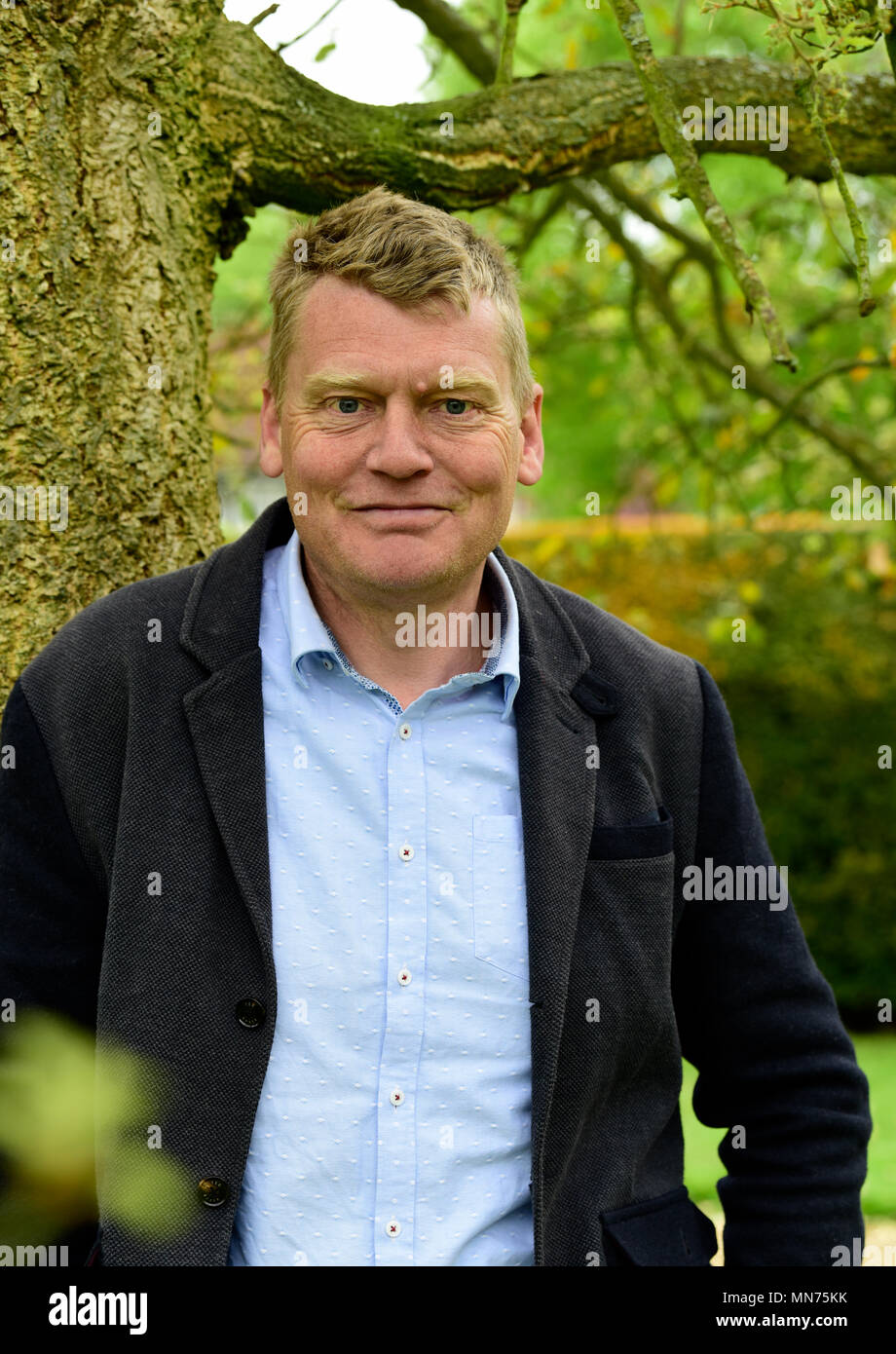 Portrait von Tom Heap (6. Januar 1966), BBC TV & Radio Reporter und Moderator für die BBCs Countryfile, Selborne, in der Nähe von Alton, Hants, Großbritannien bekannt. Stockfoto