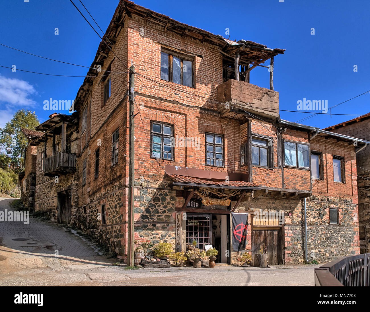 Alte, traditionelle Haus in der Republik Vevčani in DER EHEMALIGEN JUGOSLAWISCHEN REPUBLIK MAZEDONIEN Mazedonien, Balkan Stockfoto