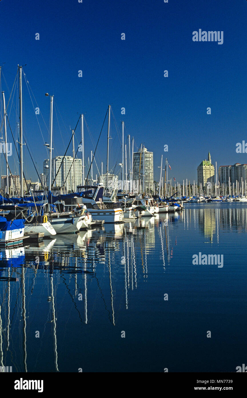 Yacht Hafen und die Skyline der Innenstadt von Long Beach, Kalifornien Stockfoto