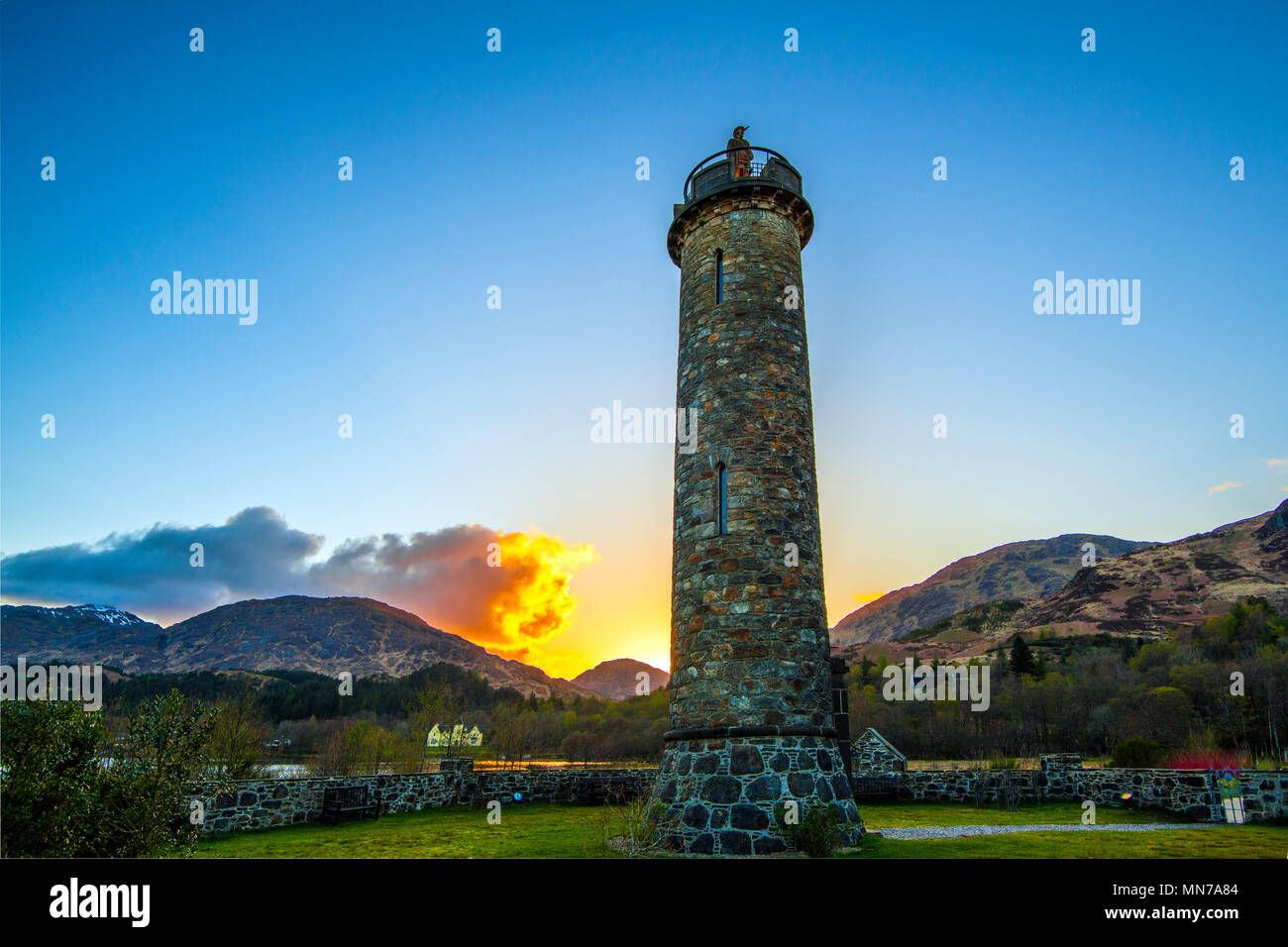 Denkmal am Glenfinnan am Loch Shiel in Schottland zum Gedenken an den Aufstand von Bonnie Prince Charlie und die sieben Männer von moidart Stockfoto