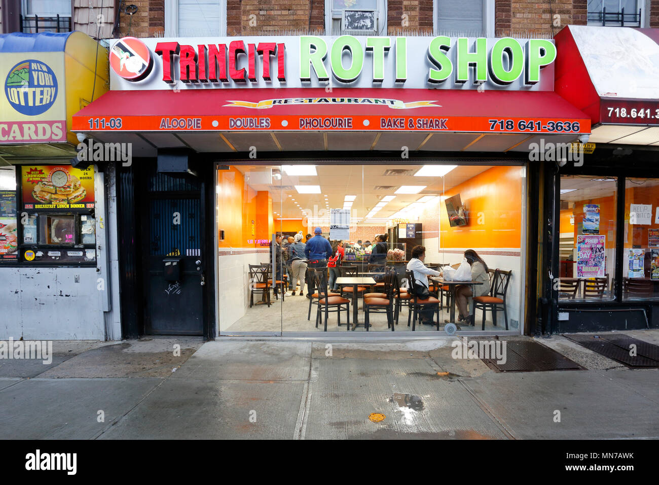 Trincity, 111-03 Lefferts Blvd, Queens, New York. NYC-Schaufensterfoto eines trinidadischen Restaurants im South Ozone Park, Jamaika-Viertel. Stockfoto