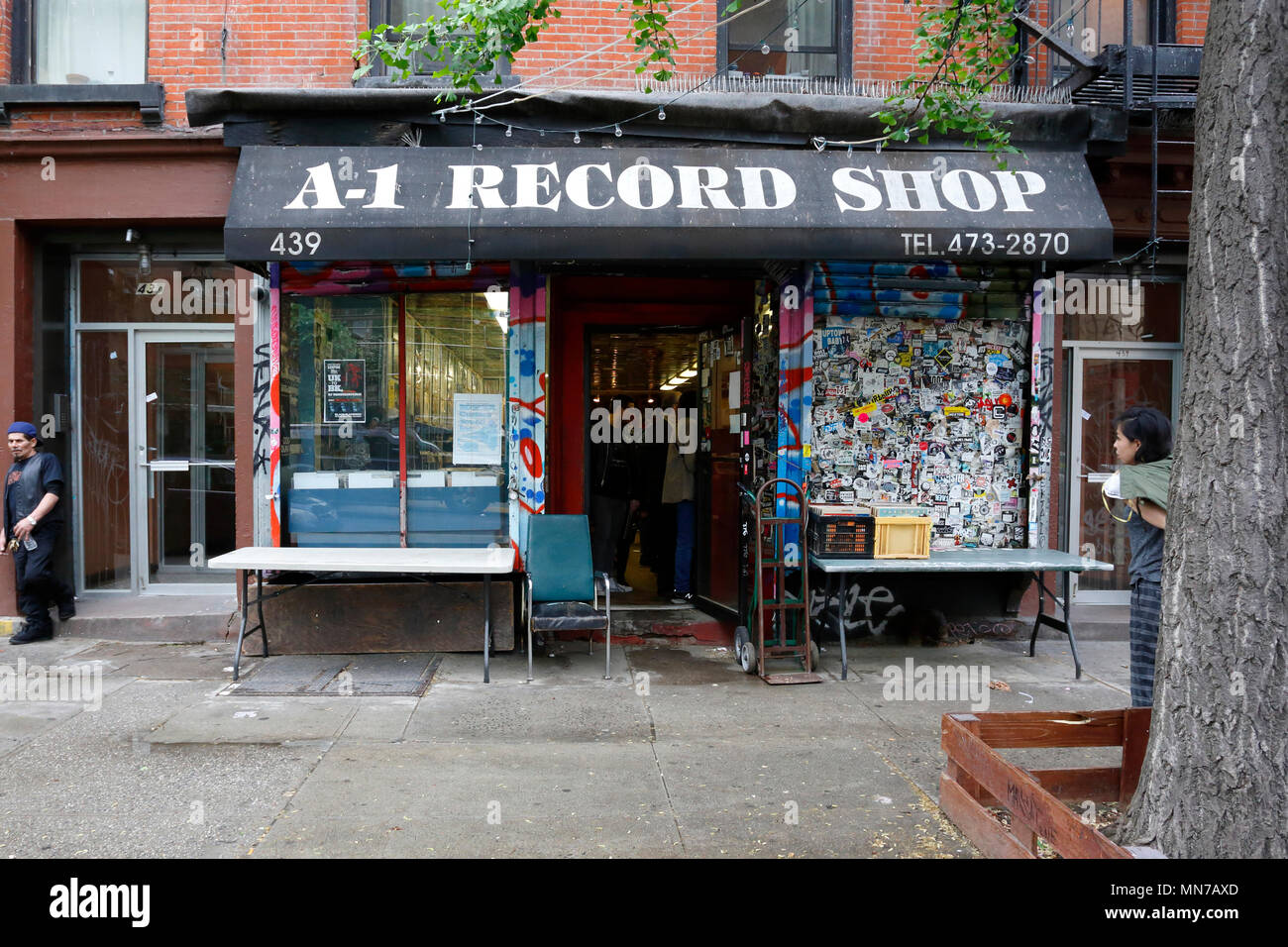 A1 Record Shop, 439 E 6th St, New York, NY. aussen Storefront eines Record Shop im East Village Viertel von Manhattan. Stockfoto