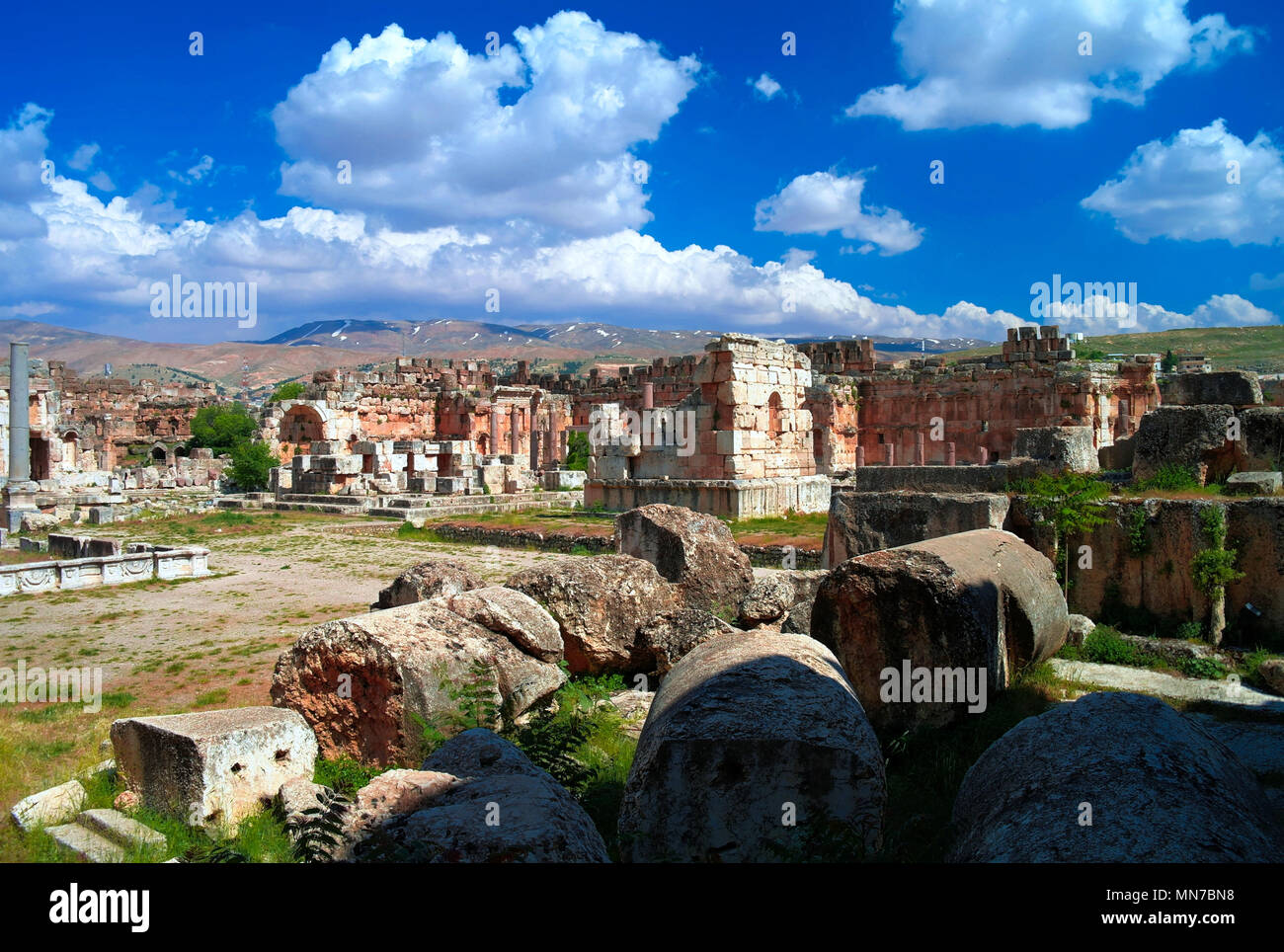 Ruinen von Jupiter und Bacchus Tempel und großen Hof von Heliopolis in Baalbek, Bekaa-tal im Libanon Stockfoto