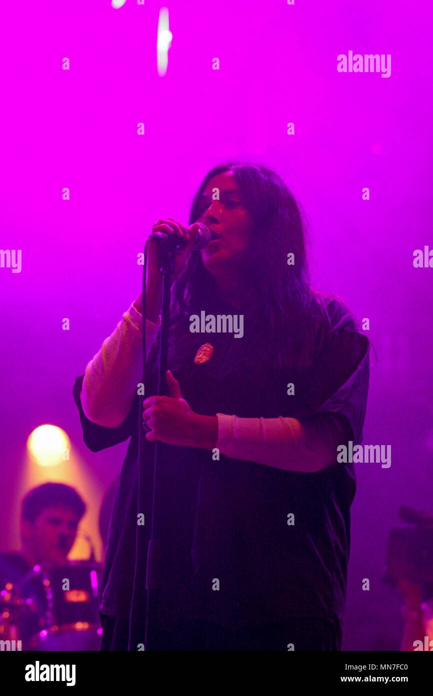 Disziplin A Kitschme, ist ein serbischer Band, ein Spin-off der Samenbläschen jugoslawischen New Wave und Post-Punk-Band Šarlo Akrobata. Durchführen an den Exit Festival 2005, Novi Sad, Serbien. Stockfoto