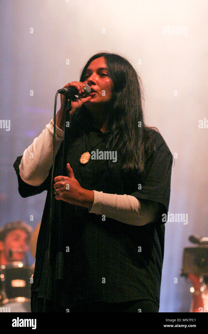 Disziplin A Kitschme, ist ein serbischer Band, ein Spin-off der Samenbläschen jugoslawischen New Wave und Post-Punk-Band Šarlo Akrobata. Durchführen an den Exit Festival 2005, Novi Sad, Serbien. Stockfoto