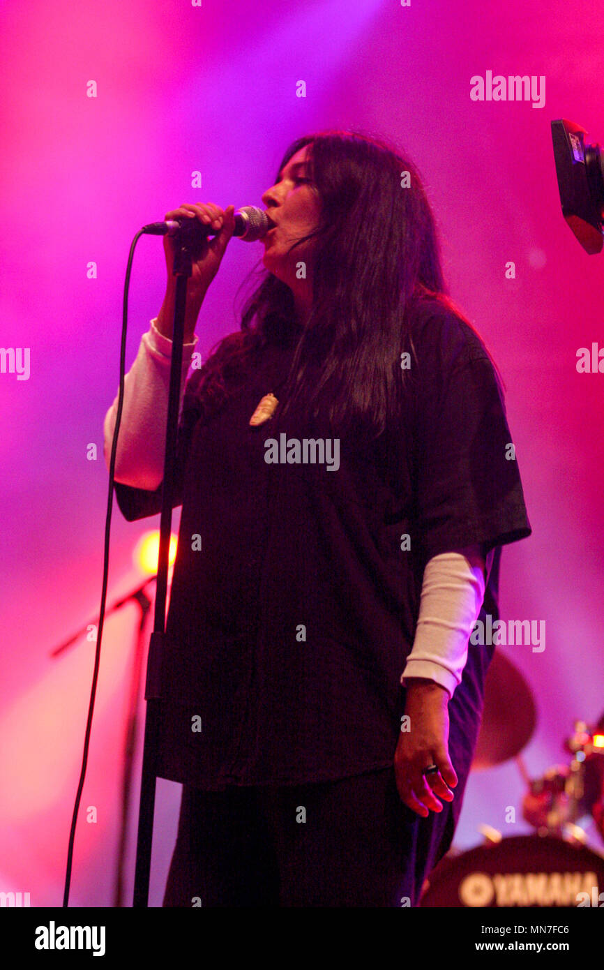 Disziplin A Kitschme, ist ein serbischer Band, ein Spin-off der Samenbläschen jugoslawischen New Wave und Post-Punk-Band Šarlo Akrobata. Durchführen an den Exit Festival 2005, Novi Sad, Serbien. Stockfoto