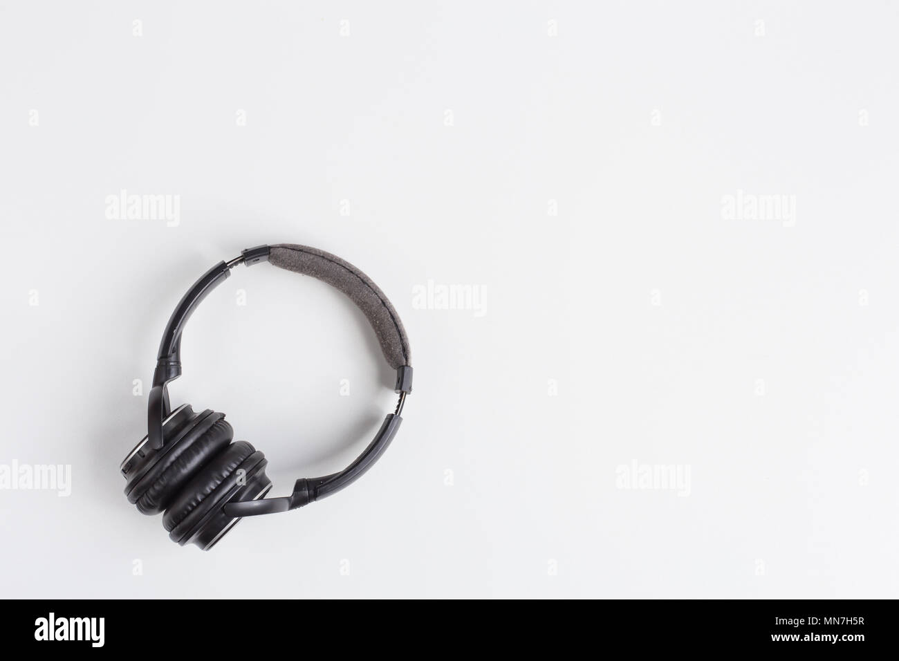 Kopfhörer isoliert auf weißem Hintergrund, Flachbild Bild legen Stockfoto