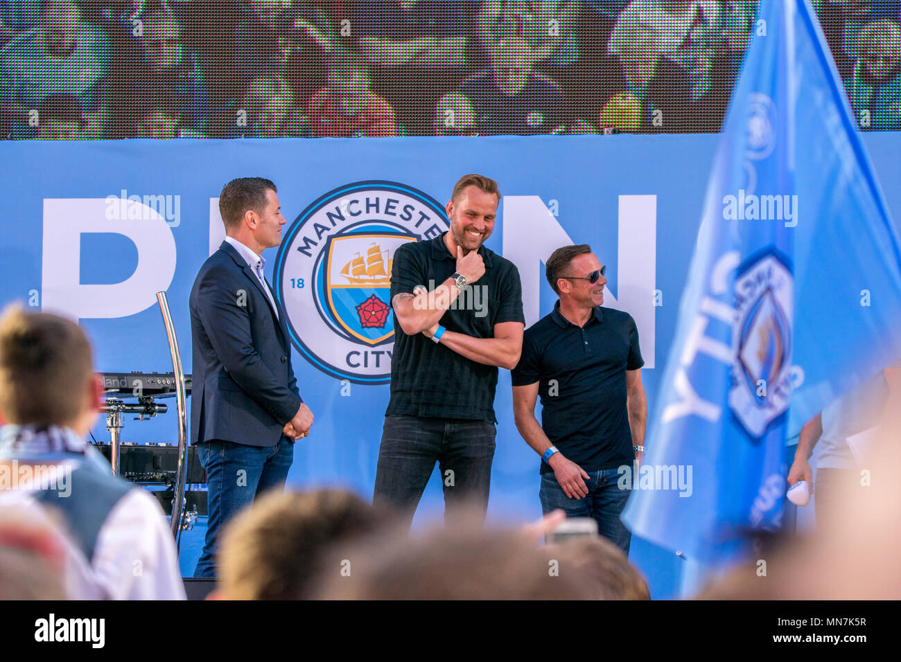 14. Mai 2018 - Manchester City Football Club feiern ihren Premier League Sieg in einer Parade durch Manchester. Manchester band Blüten auch für Fans durchgeführt. Stockfoto