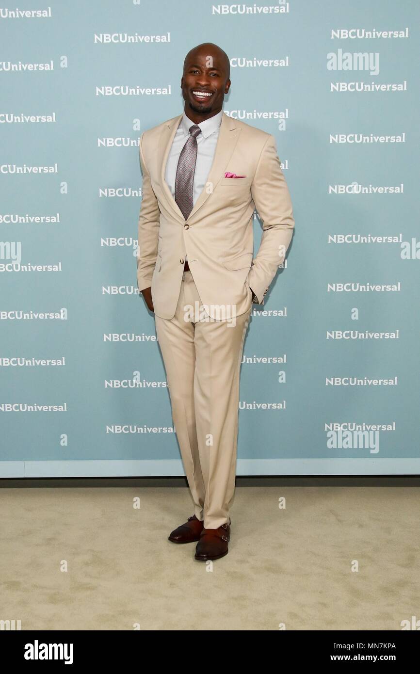 Akbar Gbaja Biamila in der Ankunftshalle für NBC Universal Upfront 2018, Rockefeller Plaza, New York, NY 14. Mai 2018. Foto: Jason Mendez/Everett Collection Stockfoto