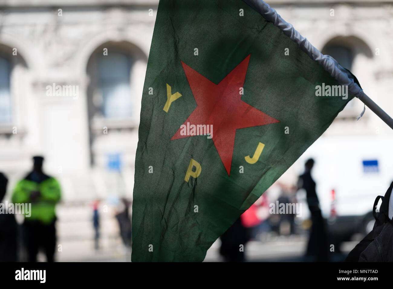 Demonstranten gegenüber 10 Downing St. protestieren gegen die Türkei präsident Erdogan, und sein Besuch in Großbritannien, das am 15. Mai 2018 Stockfoto