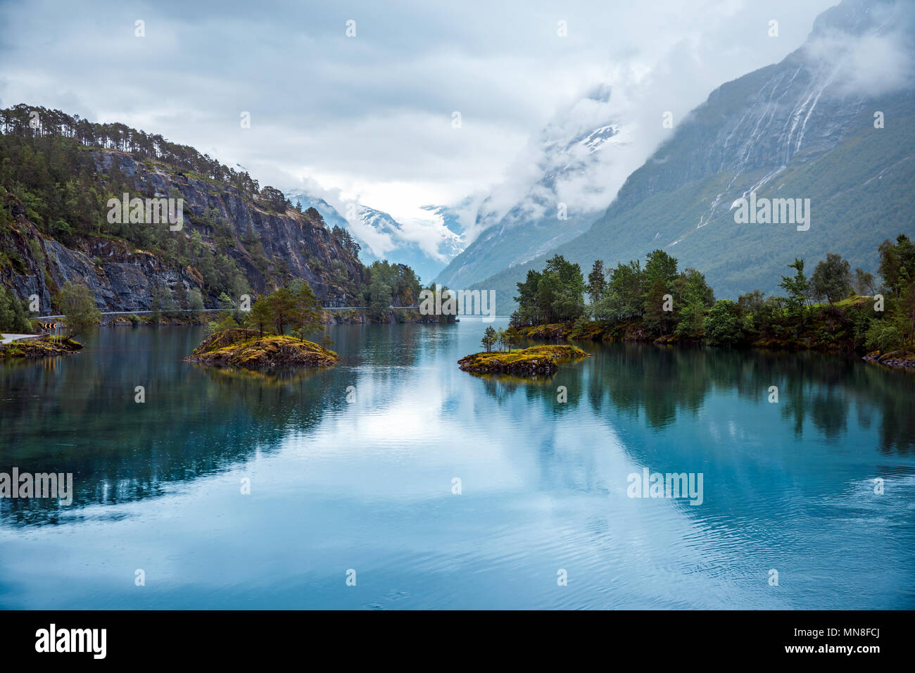Wunderschöne Natur Norwegen Naturlandschaft. Lovatnet See. Stockfoto