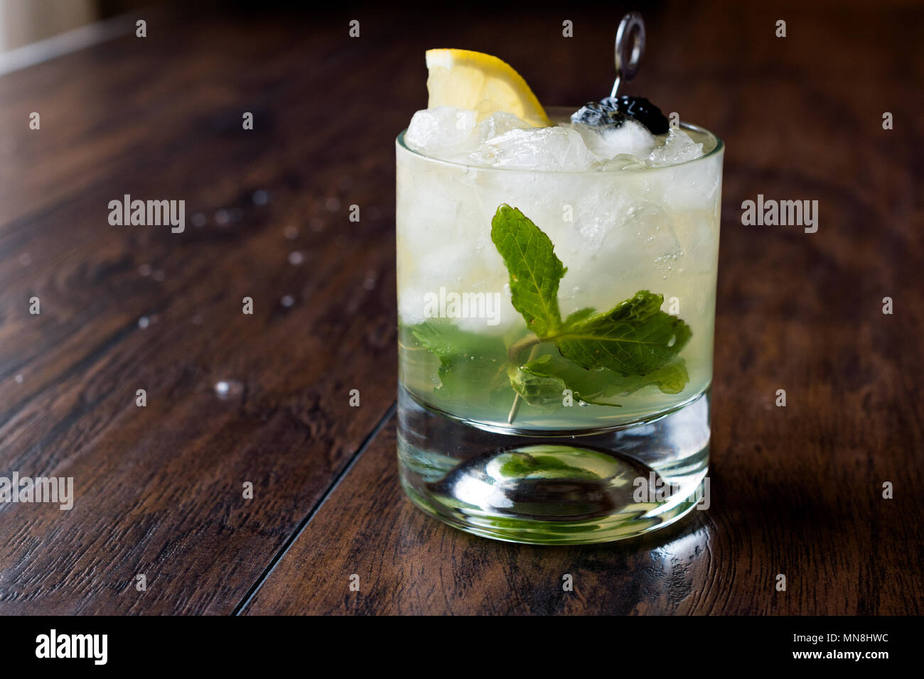 Whiskey smash Fotos und Bildmaterial in hoher Auflösung Alamy