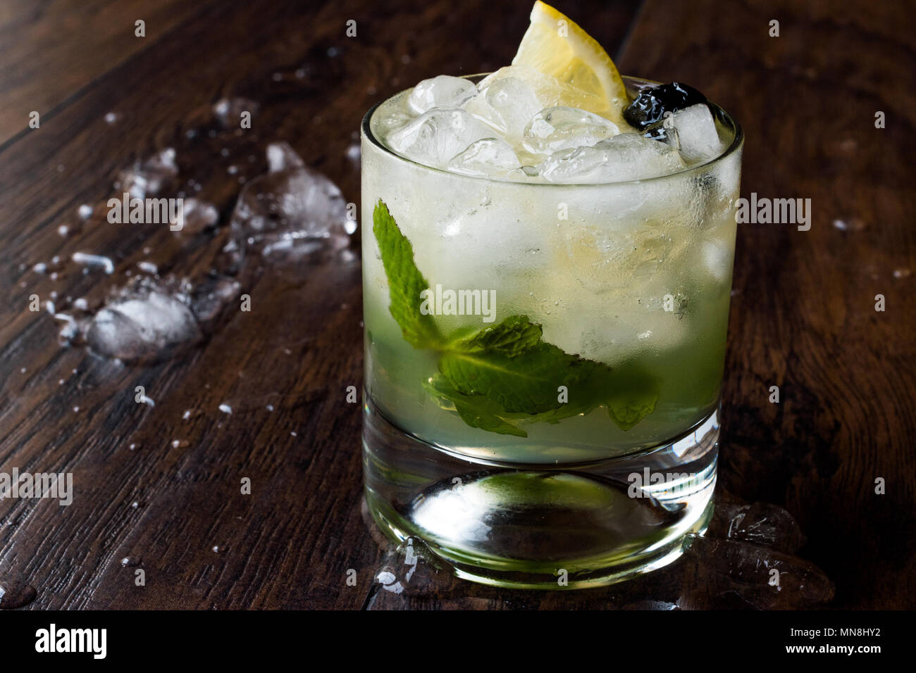 Whiskey smash Fotos und Bildmaterial in hoher Auflösung Alamy