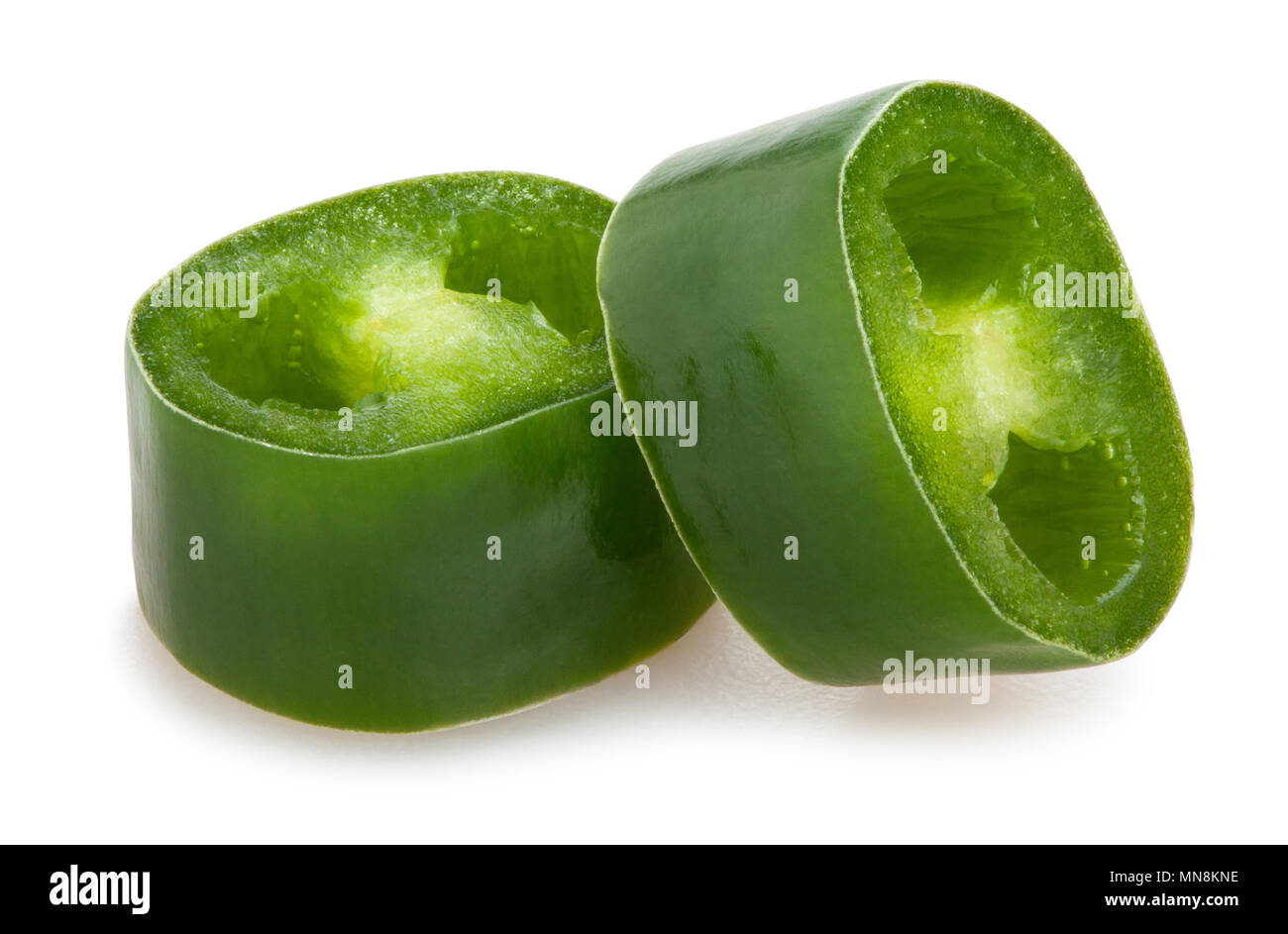 In Scheiben geschnittene grüne Chili Pfad isoliert Stockfoto