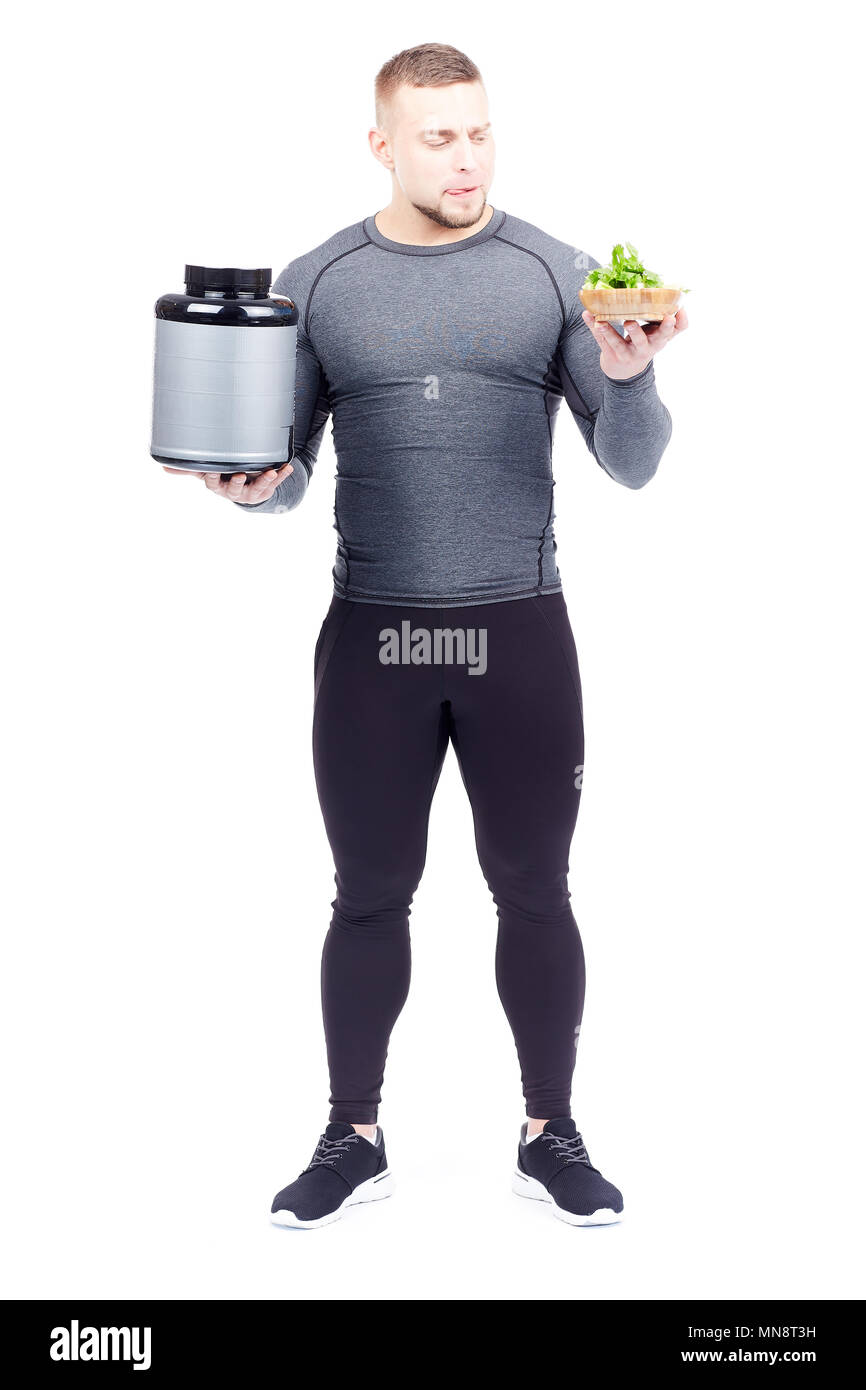 Portrait von fit Athlet holding Flasche Sport Ernährung in der einen Hand und mit Sellerie in einem anderen Stockfoto