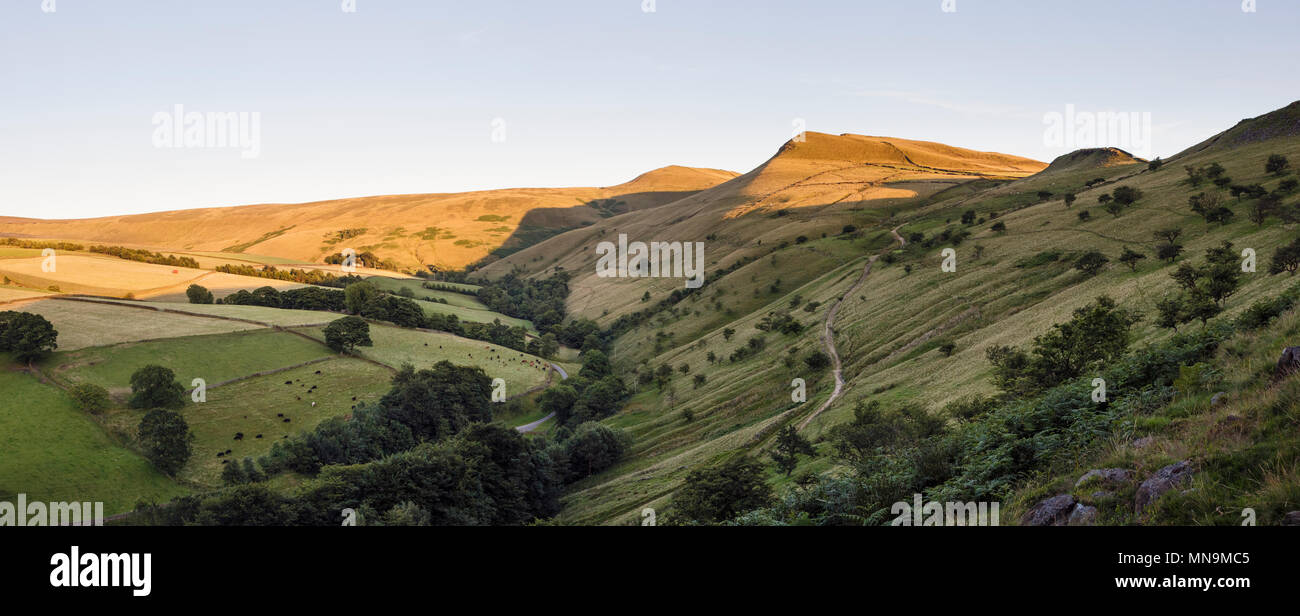 Letztes Licht auf dem Berg Hungersnot und South Head, obere Sett Tal, in der Nähe von Hayfield, Nationalpark Peak District, Derbyshire Stockfoto