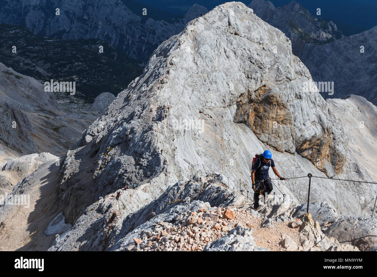 Kletterer auf Triglav Peak im Sommer, Slowenien, Europa Stockfoto