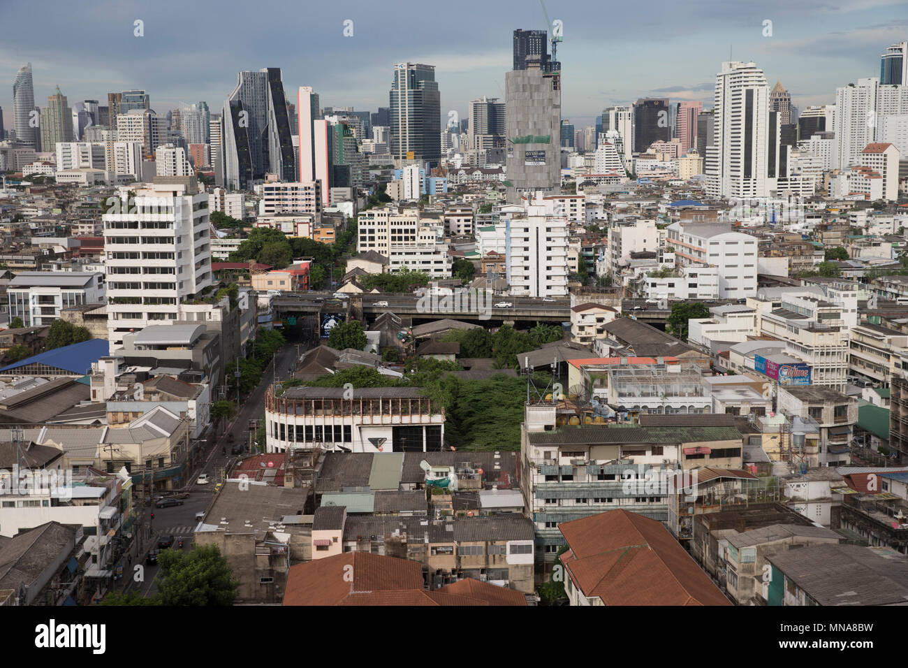 Die weitläufige Mega City Das ist Thailand ist Capitol, Bangkok. Bangkok ist eine der Süd-Ost Asiens größte Städte und ist die Heimat von 8.300.000. Stockfoto