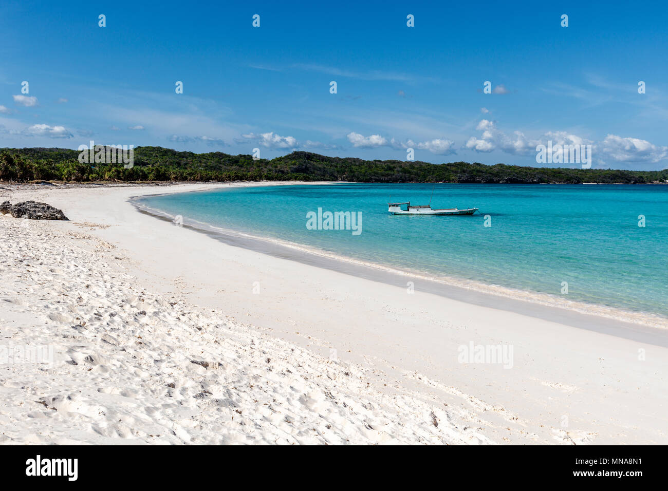 Weißer Sand boa Strand am Roten Insel, im Osten der Provinz Nusa Tenggara, Indonesien Stockfoto