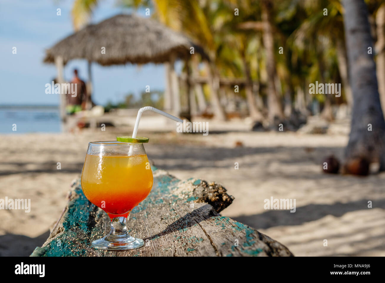 Cocktail Am Strand Fotos Und Bildmaterial In Hoher Auflösung Alamy 7018