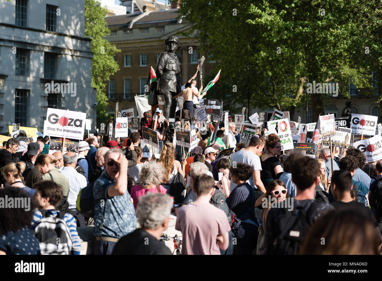 Protest gegen israelische Gewalt auf Gaza Grenze, gegenüber der Downing Street, London Am 15. Mai 2018 statt Stockfoto