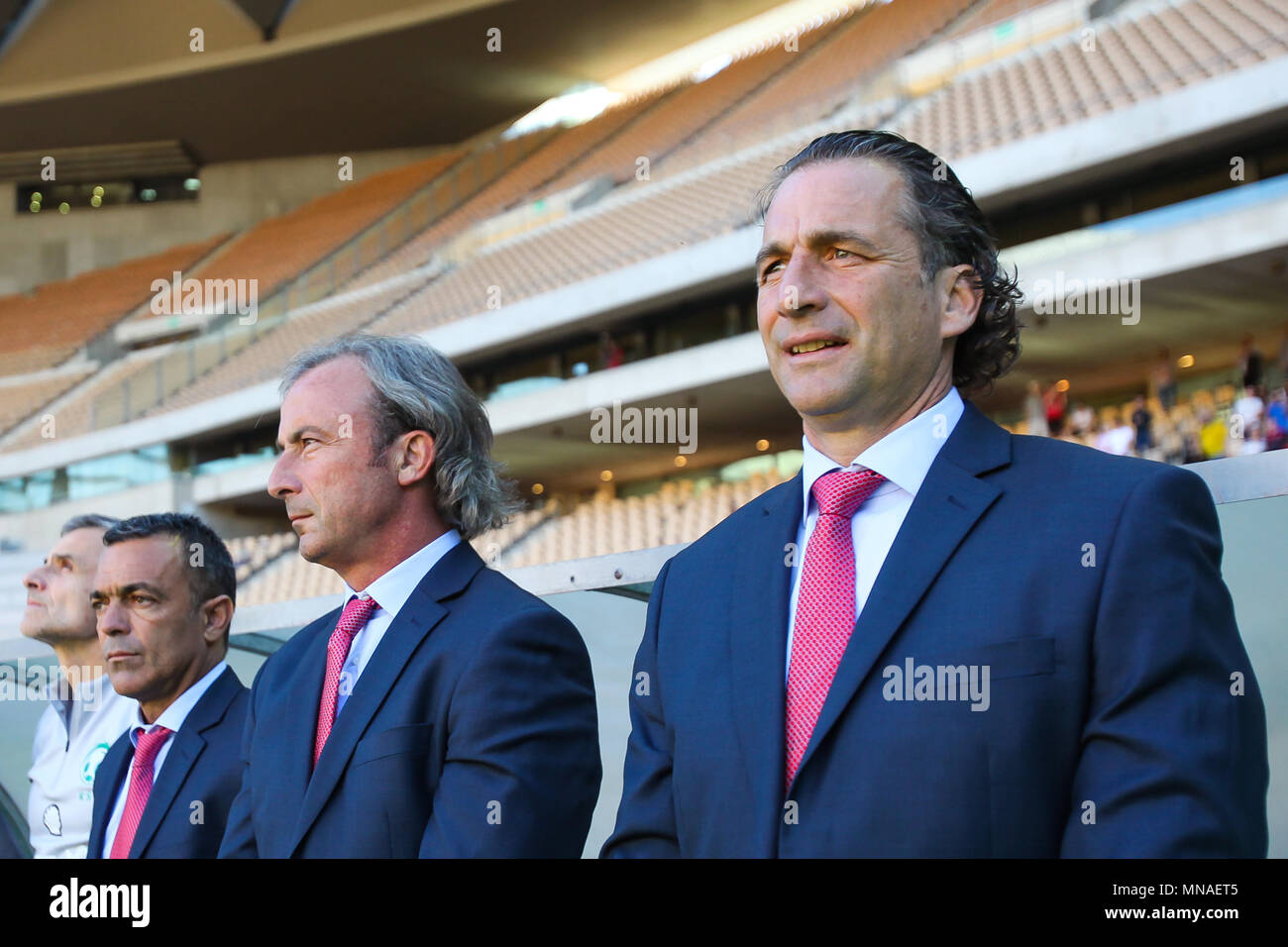 Sevilla, Spanien. 15. Mai 2018, Estadio La Cartuja de Sevilla, Sevilla, Spanien; internationale Fußball-freundlich, Saudi-Arabien im Vergleich zu Griechenland; Juan Antonio Pizzi, Saudi Arabien's Coach sieht beim Start des Spiels Credit: Aktion Plus Sport Bilder/Alamy leben Nachrichten Stockfoto