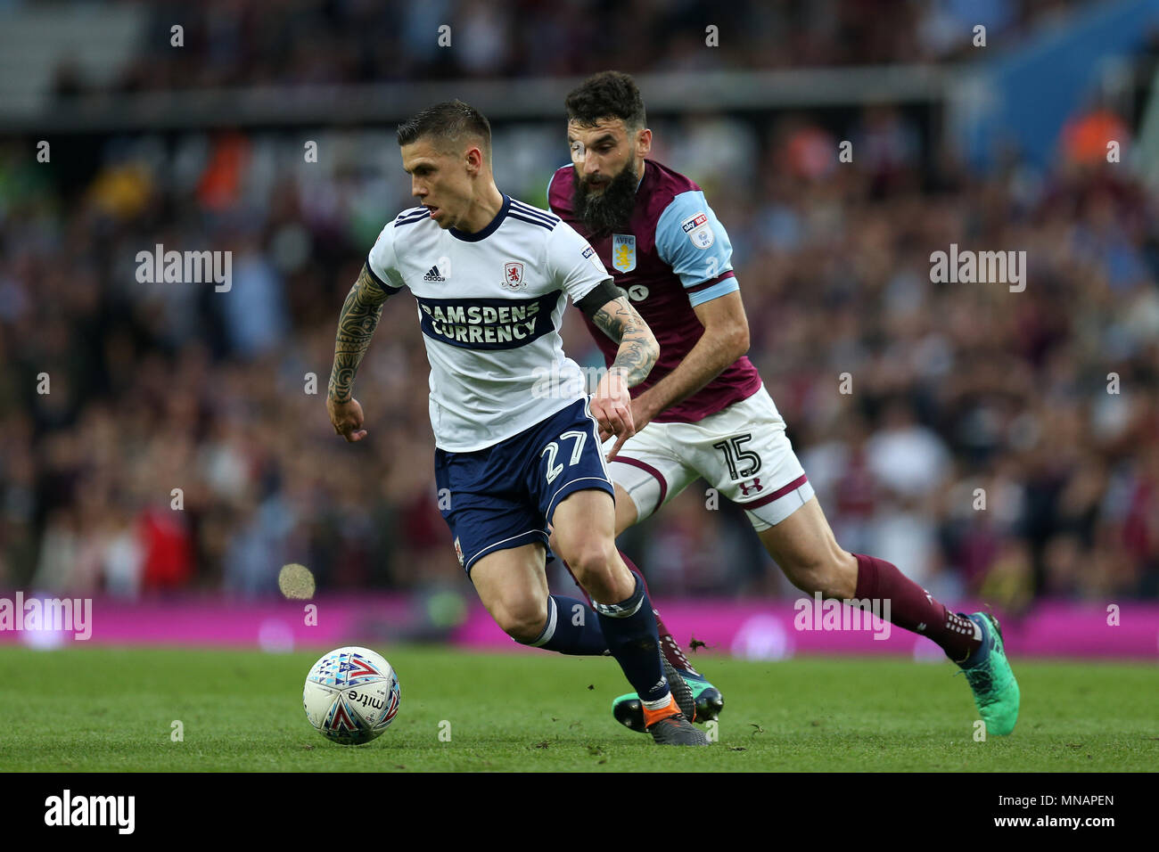 Birmingham, Großbritannien. 15. Mai 2018. Mo Besic von Middlesbrough (l) und Mile Jedinak von Aston Villa in Aktion. EFL Skybet Meisterschaft Play off Halbfinale 2 Bein übereinstimmen, Aston Villa v Middlesbrough in der Villa Park in Birmingham, Midlands am Dienstag, den 15. Mai 2018. Dieses Bild dürfen nur für redaktionelle Zwecke verwendet werden. Nur die redaktionelle Nutzung, eine Lizenz für die gewerbliche Nutzung erforderlich. Keine Verwendung in Wetten, Spiele oder einer einzelnen Verein/Liga/player Publikationen. pic von Andrew Obstgarten/Andrew Orchard sport Fotografie/Alamy leben Nachrichten Stockfoto