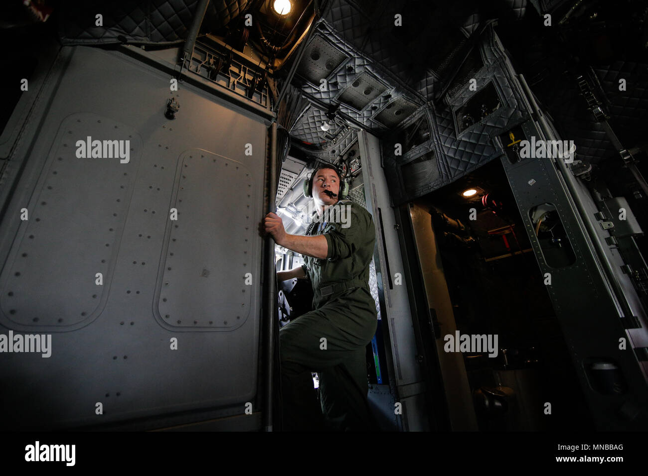MIHAIL KOGALNICENU, Rumänien - 27. April: Alenia C 2-27 J Spartan Militärflugzeuge Besatzungsmitglied, Freitag, 27. April 2018, in Mihail Kogalniceanu Air Base Stockfoto
