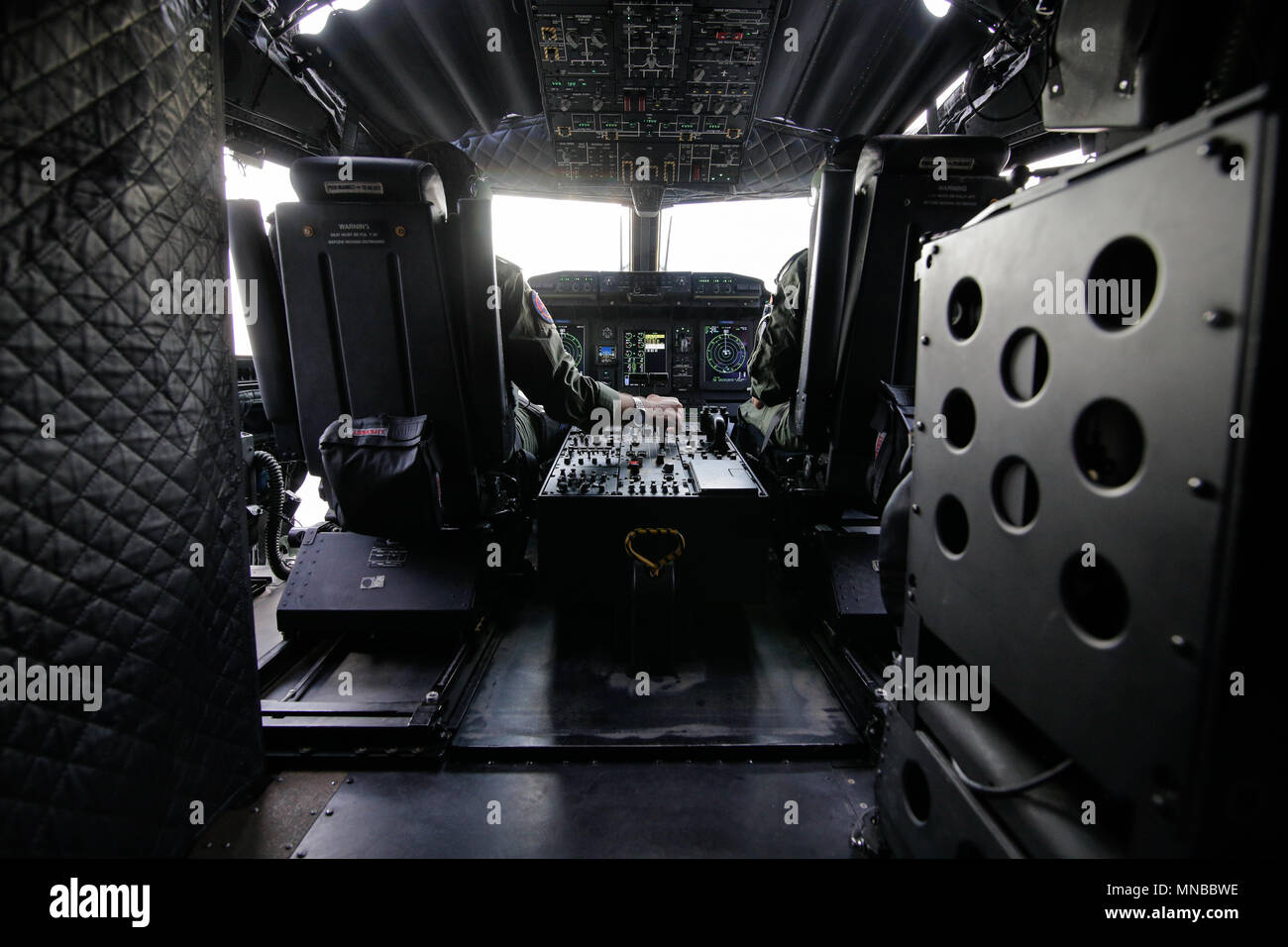MIHAIL KOGALNICENU, Rumänien - 27. April: Alenia C 2-27 J Spartan militärische Flugzeuge Piloten im Cockpit, Freitag, 27. April 2018, in Mihail Kogalniceanu mil Stockfoto