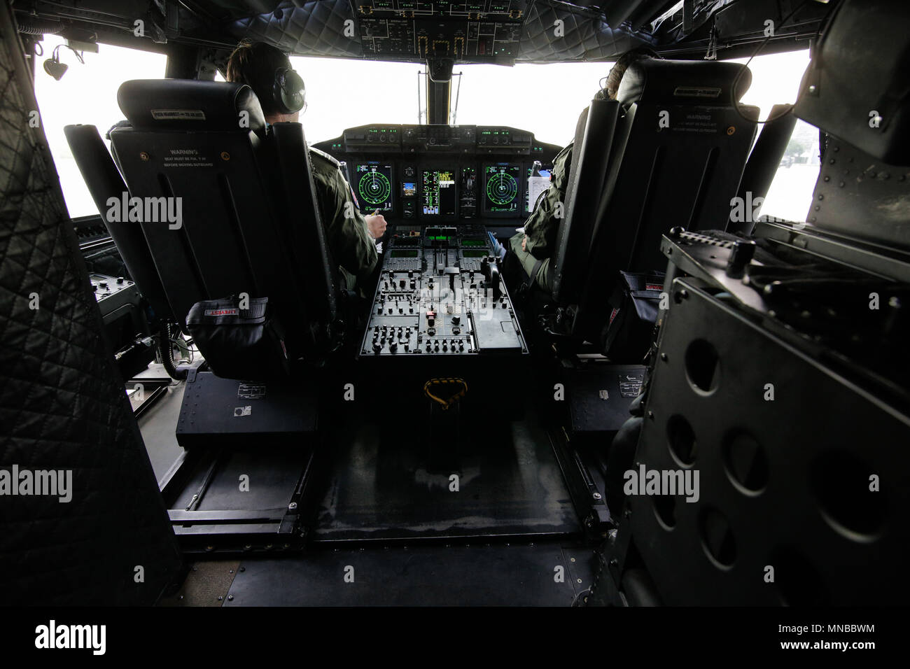 MIHAIL KOGALNICENU, Rumänien - 27. April: Alenia C 2-27 J Spartan militärische Flugzeuge Piloten im Cockpit, Freitag, 27. April 2018, in Mihail Kogalniceanu mil Stockfoto