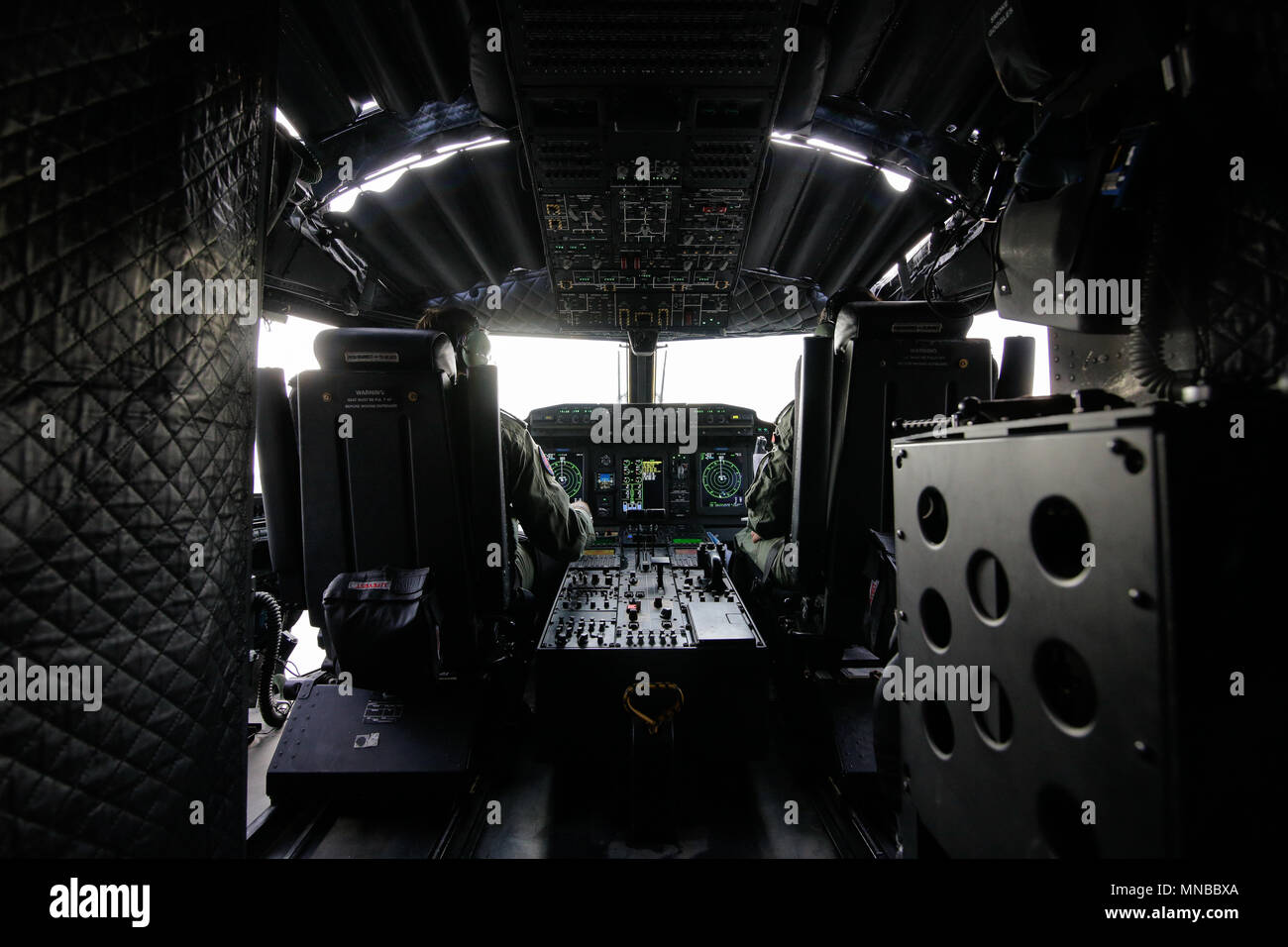 MIHAIL KOGALNICENU, Rumänien - 27. April: Alenia C 2-27 J Spartan militärische Flugzeuge Piloten im Cockpit, Freitag, 27. April 2018, in Mihail Kogalniceanu mil Stockfoto