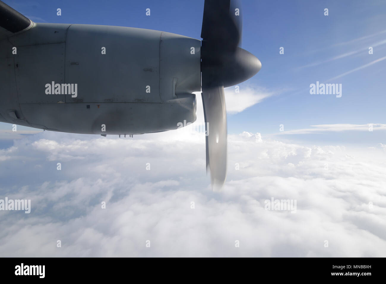 MIHAIL KOGALNICENU, Rumänien - 27. April: Motor einer Alenia C 2-27 J Spartan militärische Flugzeuge durch das Fenster gesehen, Freitag, 27. April 2018, in Miha Stockfoto