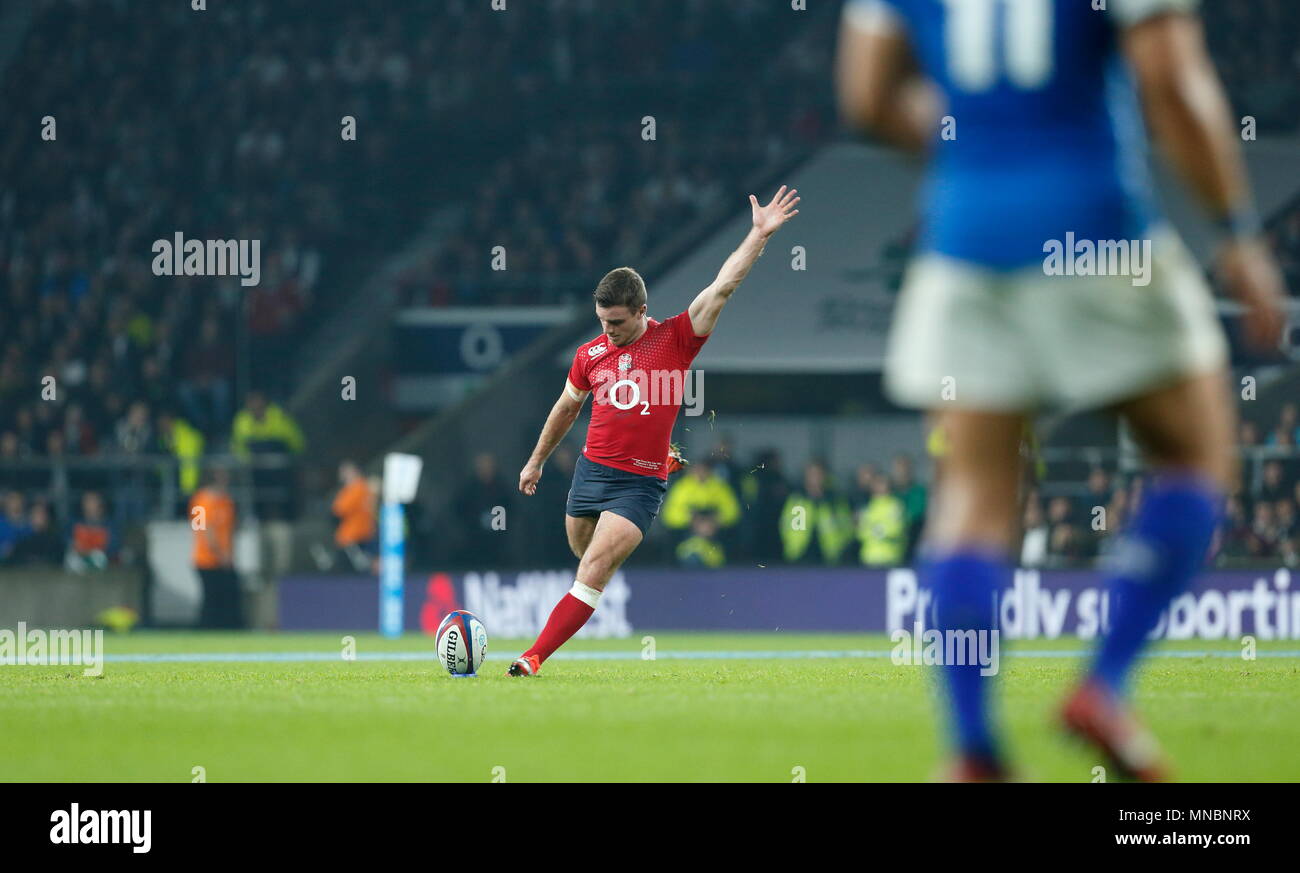 England's George Ford (Hälfte) wandelt die versuchen Sie, während der QBE-Länderspiel zwischen England und Samoa in Twickenham Stadium. London, England. 22. November 2014 Stockfoto