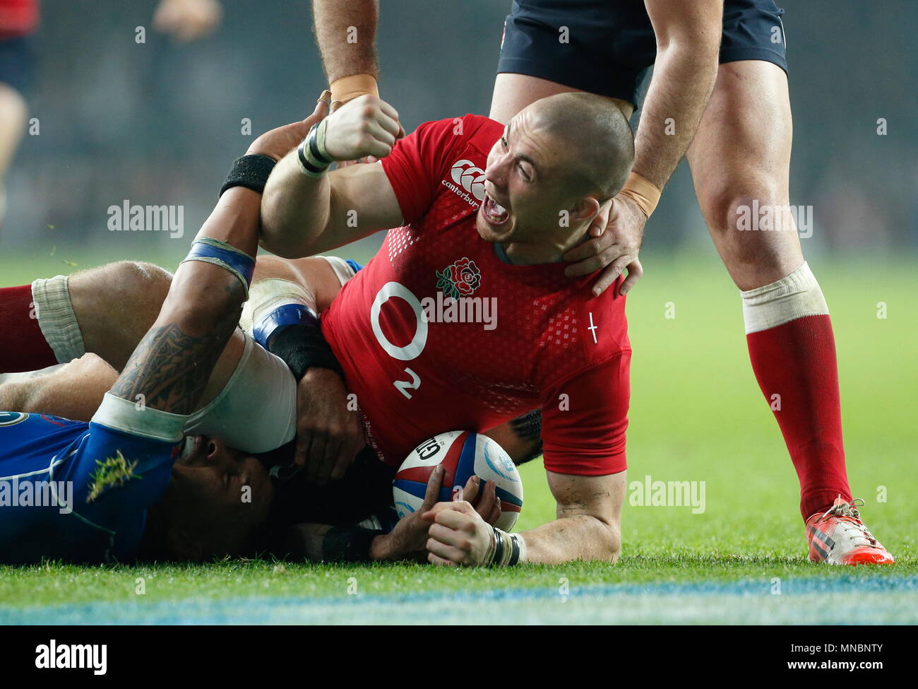 England's Mike Brown (ganz hinten) zweiter Versuch für England während der QBE-Länderspiel zwischen England und Samoa in Twickenham Stadium. London, England. 22. November 2014 Stockfoto