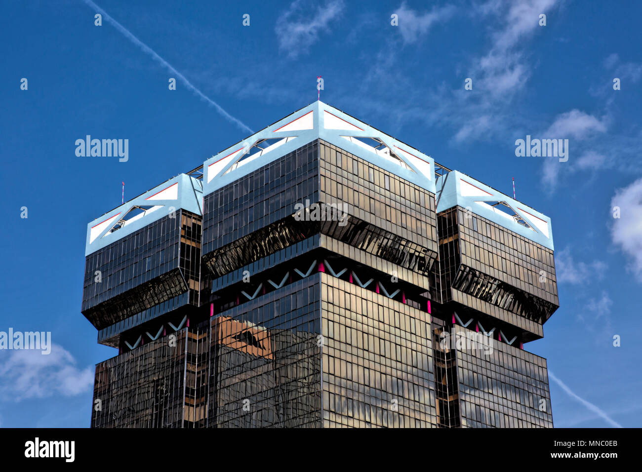 Eine der Amoreiras Türme in der gleichnamigen Geschäfts-, Wohn- und Einkaufszentrum in Lissabon Stockfoto