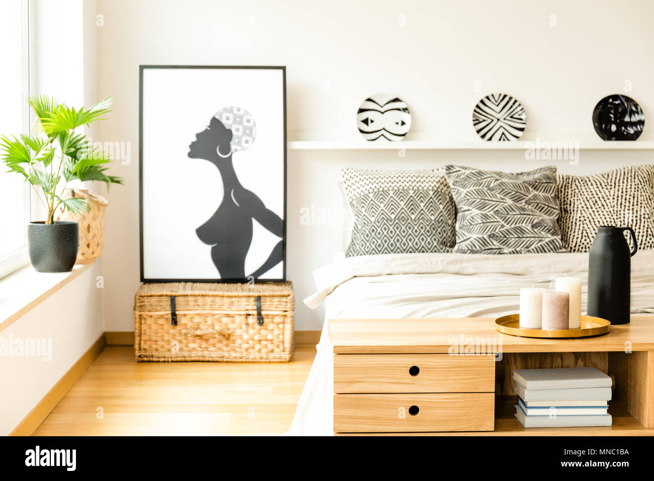 schlafzimmer kerzen, kerzen am holzschrank in gemütlichen schlafzimmer innenraum mit, Design ideen