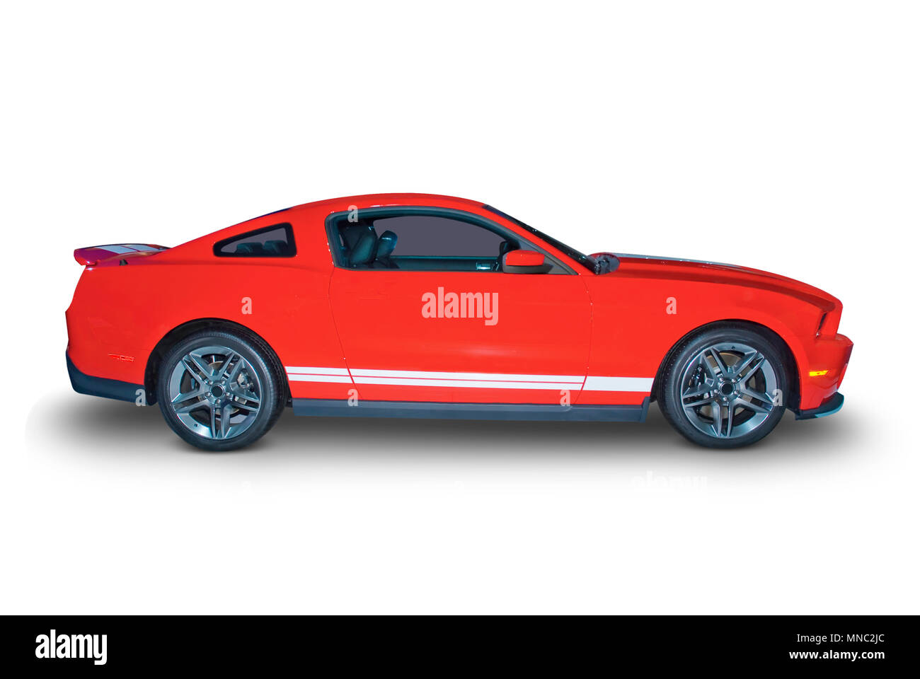 Marke neuen hellen roten Sportwagen auf einem weißen Hintergrund. Eine realistische Schatten unter dem Auto ist im Preis inbegriffen. Stockfoto
