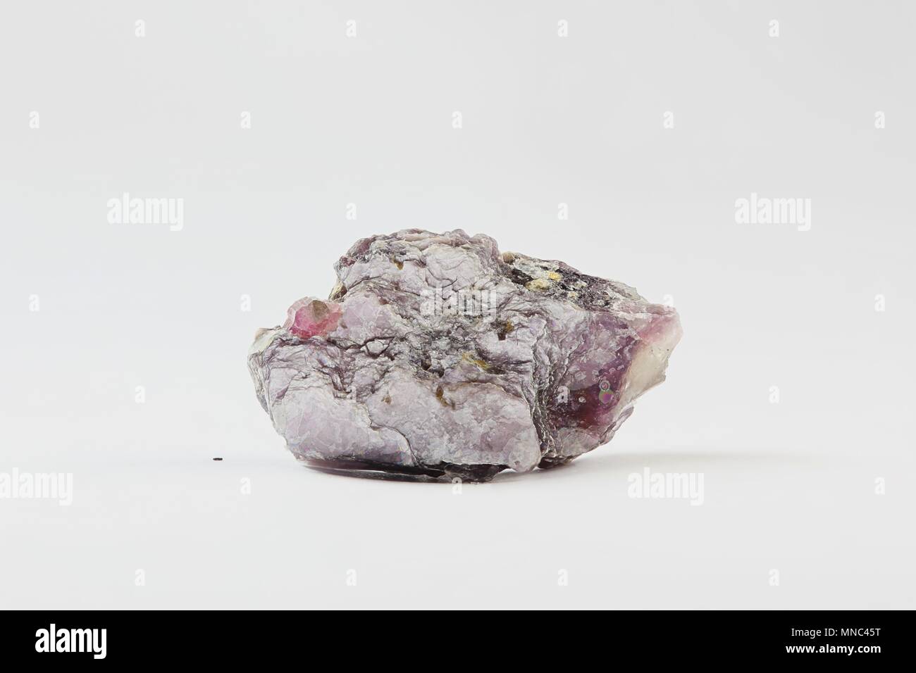 Lithium-ionen Glimmer aus lepidolite Haapaluoma Lithium Steinbruch in Finnland. Lepidolite ist ein wichtiger industrieller Quelle für Rubidium und Cäsium. Stockfoto