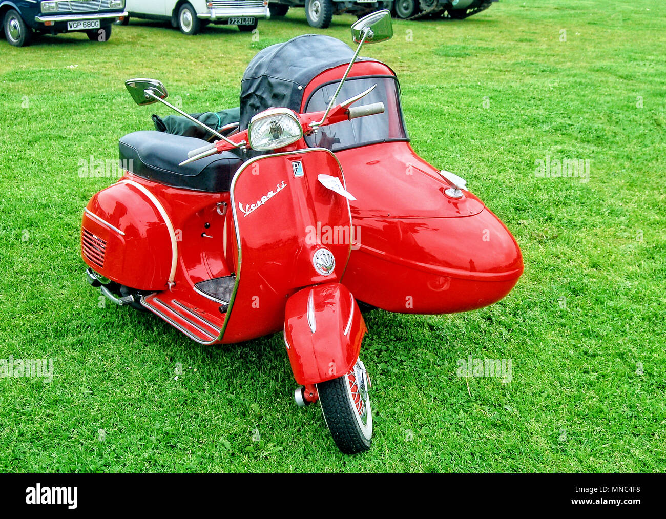 Vespa SS-Roller und Seitenwagen Stockfoto