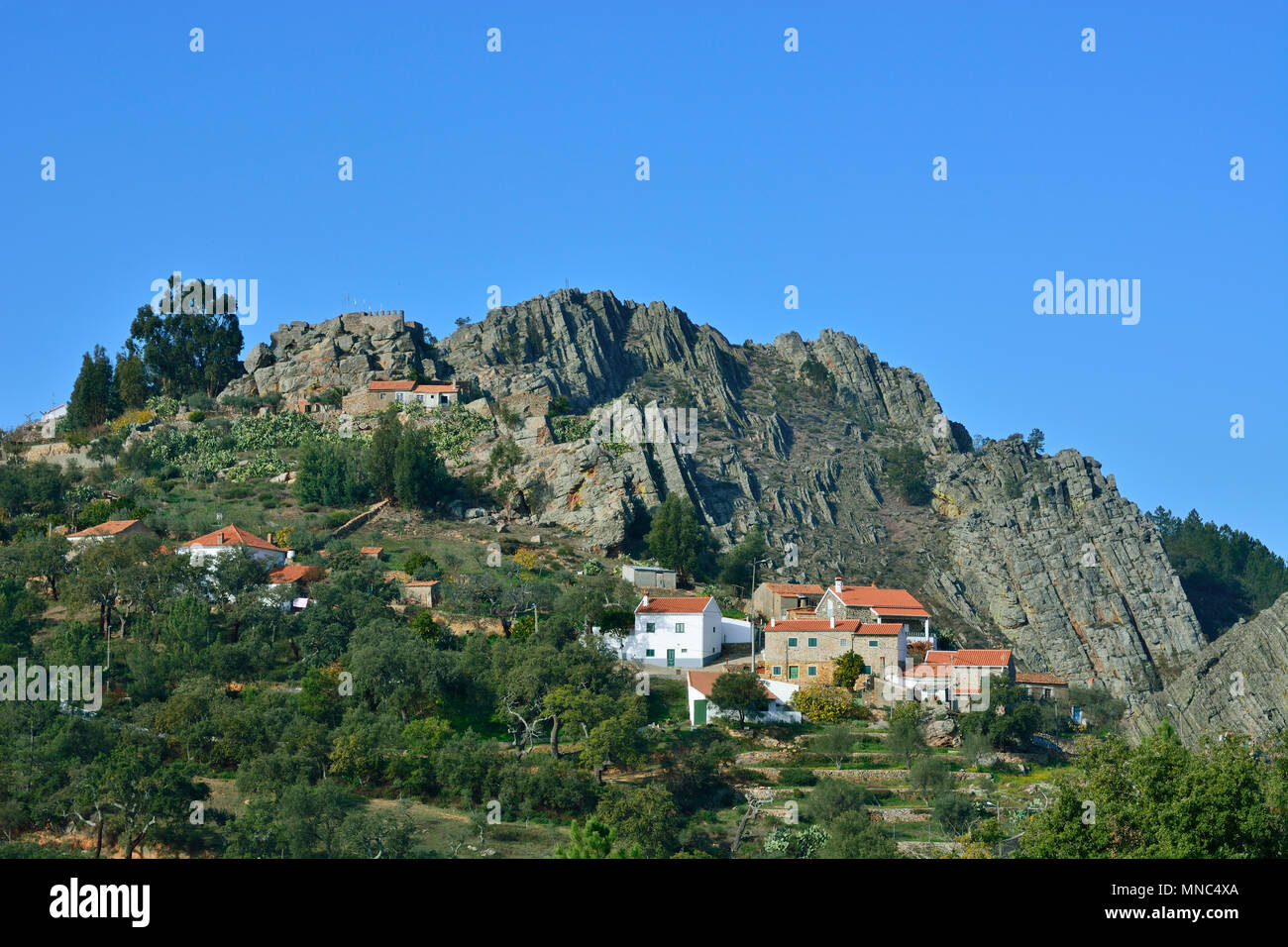 Das traditionelle Dorf Penha Garcia. Beira Baixa, Portugal Stockfoto