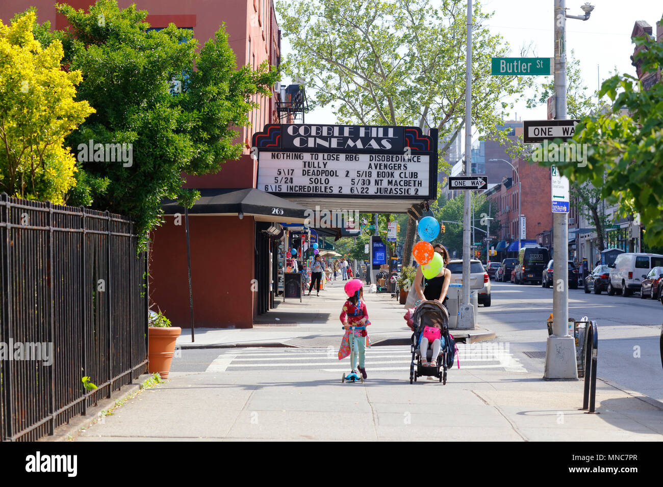 Außerhalb Cobble Hill Kinos, in der Cobble Hill, Brooklyn, New York, NY, USA Stockfoto