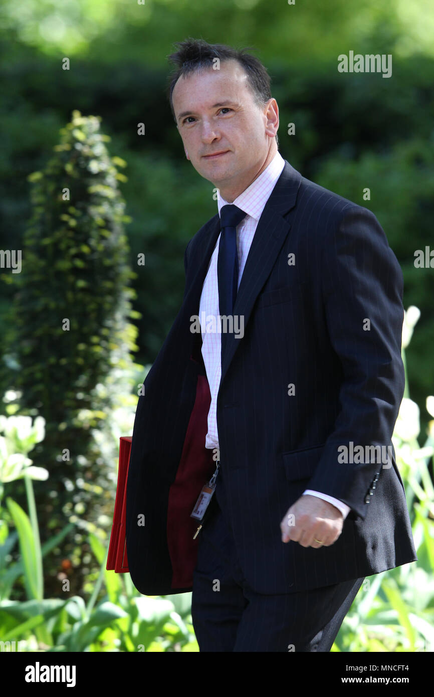 London, UK, 15. Mai 2018. Minister für Wales Alun Cairns kommt zur Downing Street für die wöchentliche Kabinettssitzung Stockfoto