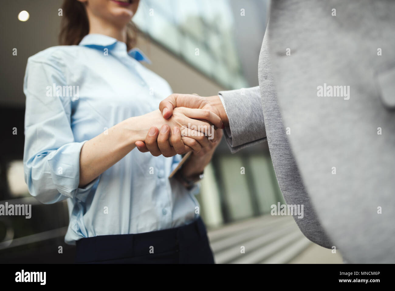 Erfolgreiches Geschäft Leute Handshake schließen einen Vertrag Stockfoto