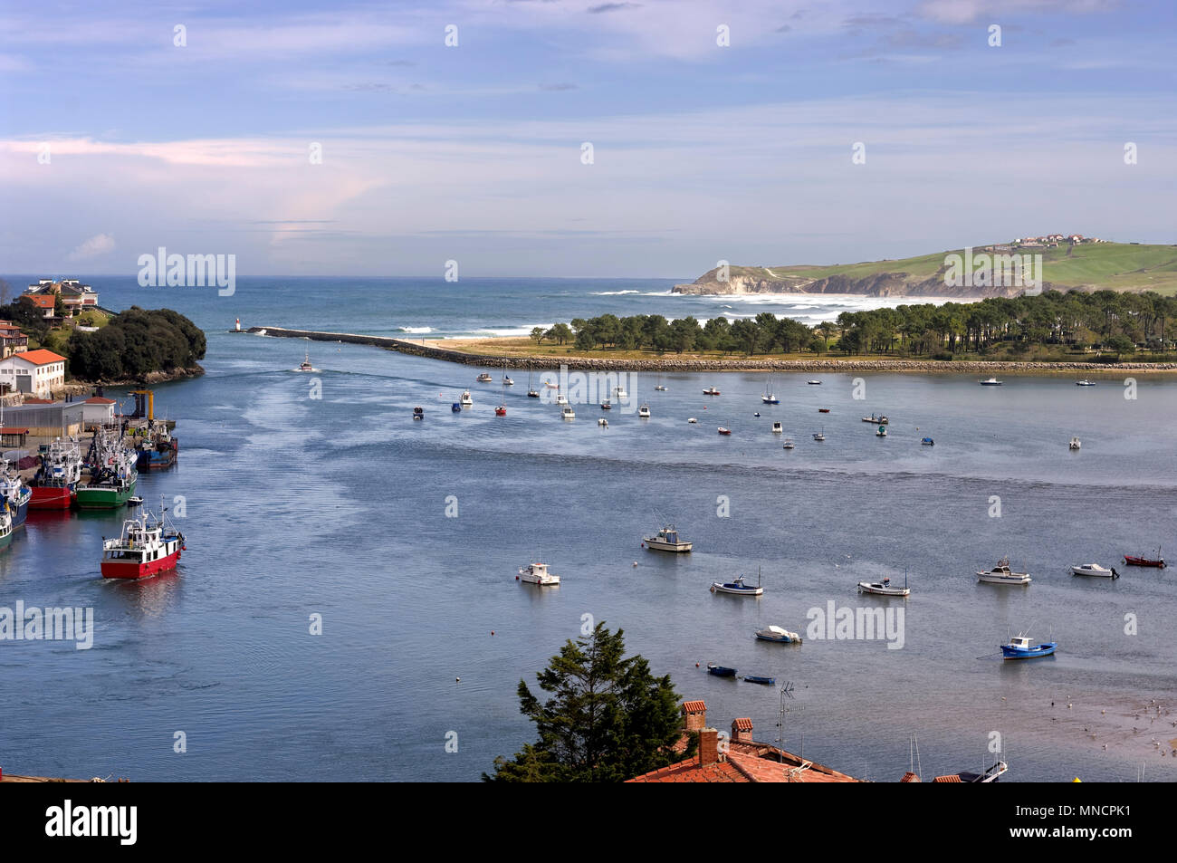 Angeln Bögen in San Vicente de la Barquera. Kantabrien, Spanien. Stockfoto