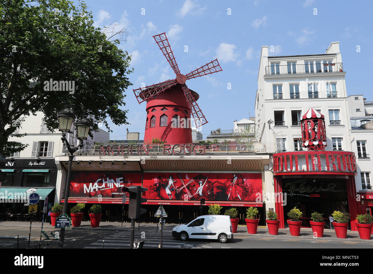 Moulin Rouge, Paris Sehenswürdigkeiten, Paris, Frankreich, 15. Mai 2018, Foto von Richard Goldschmidt Stockfoto