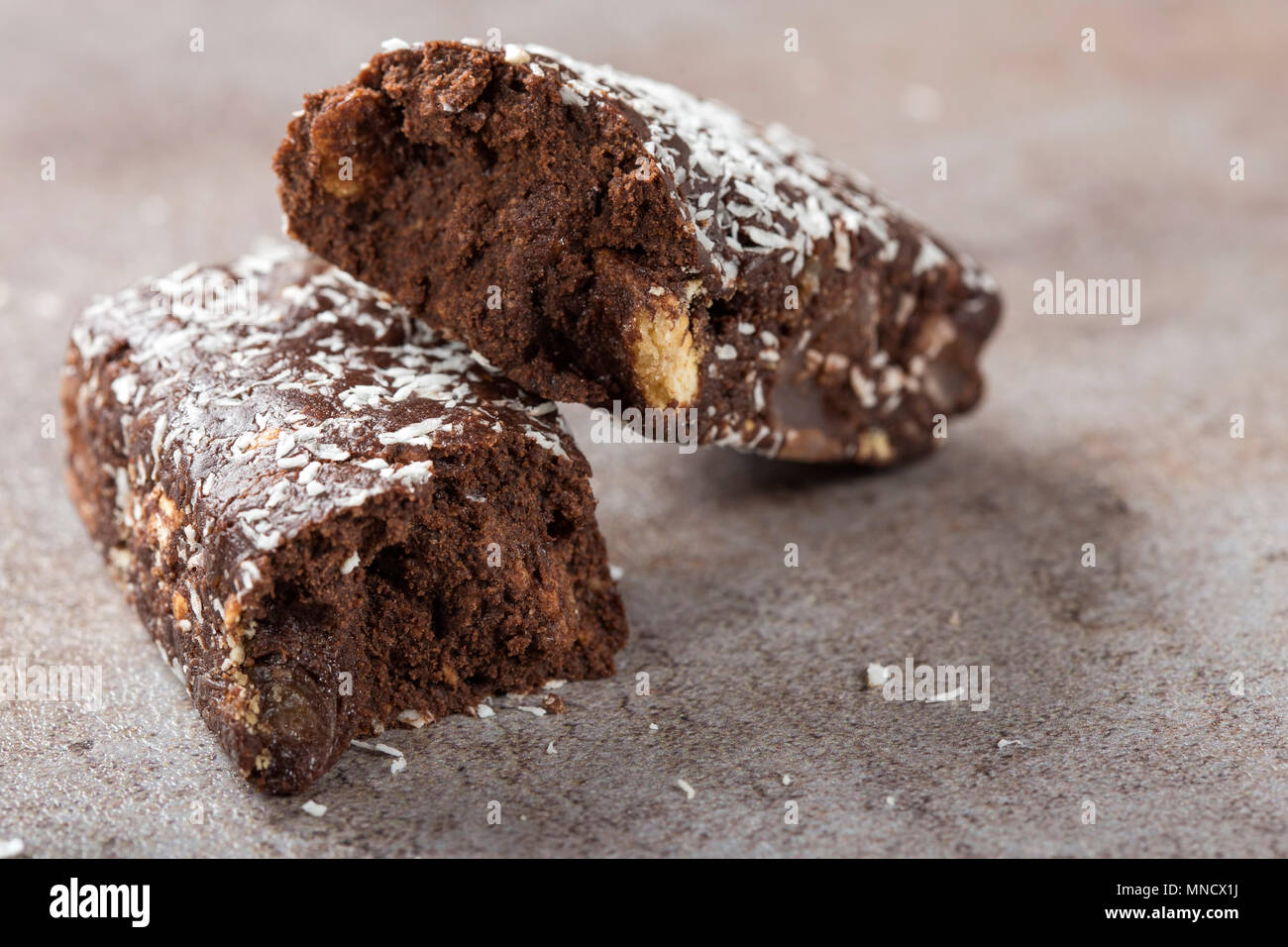 Schokolade Salami mit bar Kekse - Nahaufnahme Stockfoto