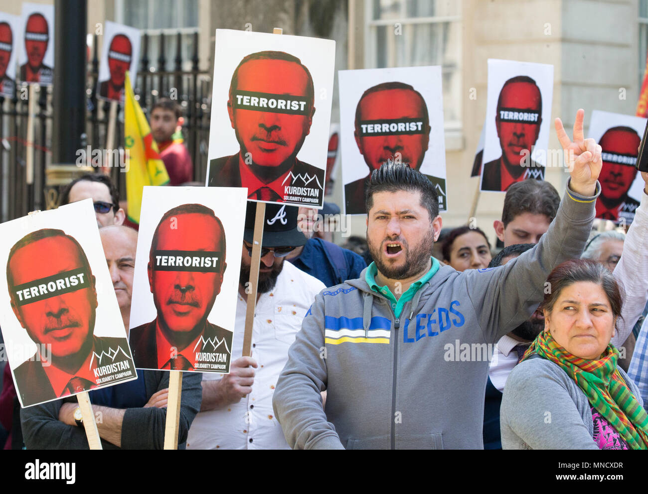 Die Gegner von Recep Tayyip Erdogan, dem Präsidenten der Türkei, außerhalb der Downing Street am Tag seiner Besuchen und Treffen mit Premierminister, Theresa May Stockfoto