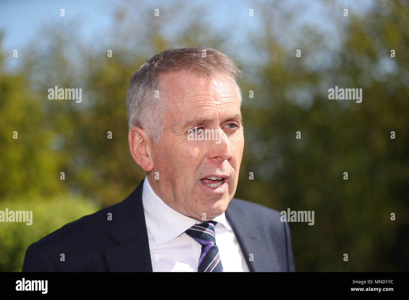 Der Kopf der Northern Ireland Civil Service, David Sterling sprechen in Stormont Castle in Belfast, wo er sagte, dass es nicht möglich gewesen, die North West 200 Motorrad Rennen zu halten wegen der Ungewißheit über die Befugnisse der Beamten nach einer Sehenswürdigkeit BGH-Beschluss in Nordirland. Stockfoto