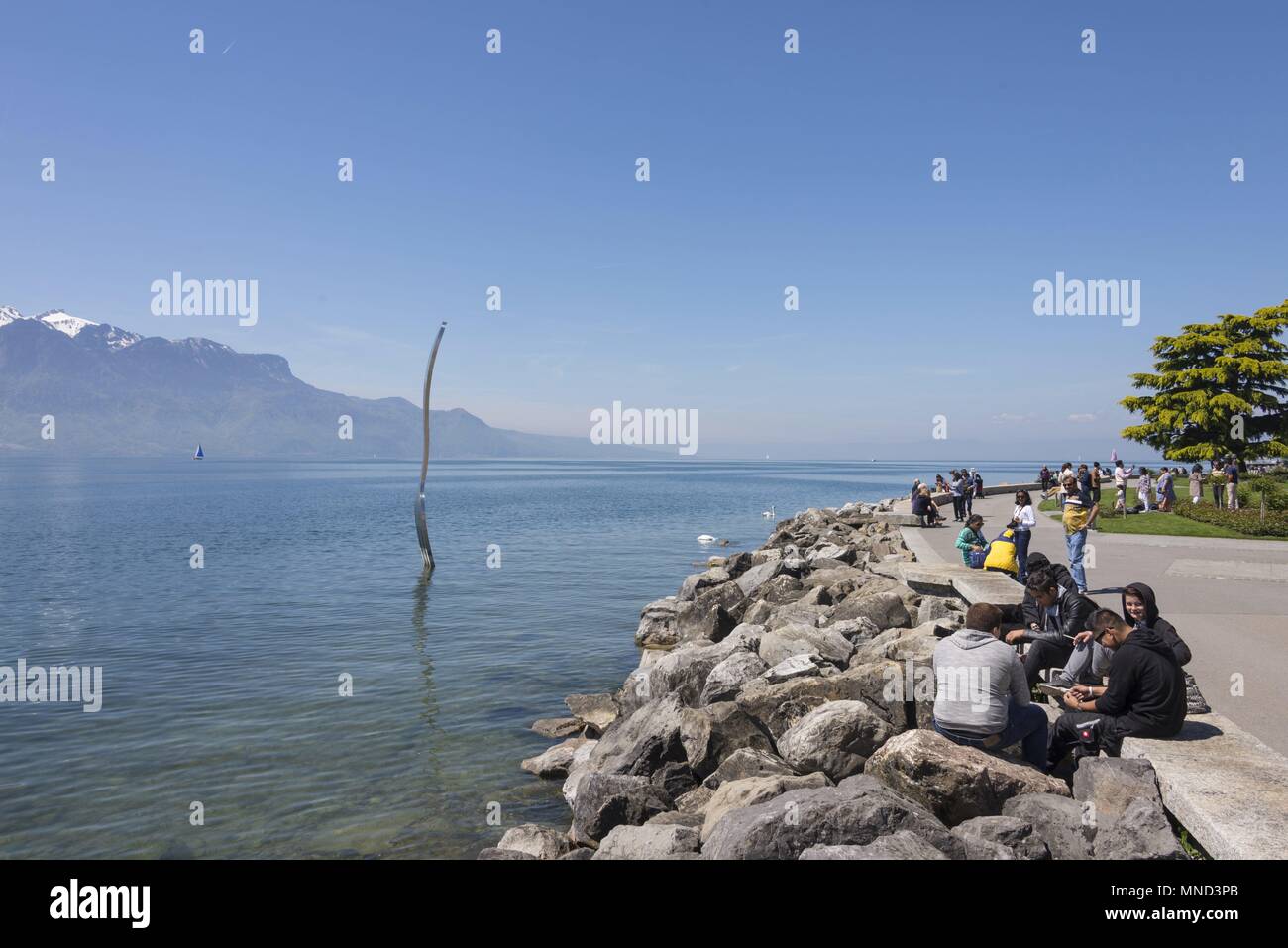 West Schweiz Vevey Genfer See Mai 2017 Skulptur die Gabel von Jean-Pierre Zaugg, in den Genfer See, Alimentarium Museum für Ernährung | Verwendung weltweit Stockfoto